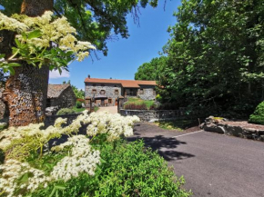 Гостиница Le clos des pierres rouges  Сен-Прива-Д'альє